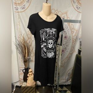 EUC MRT1030 size Large Nightshirt Skull